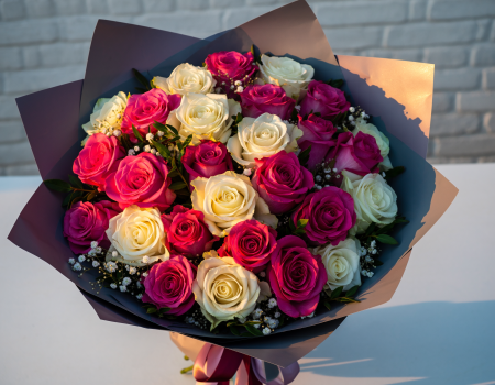 Buchete de 25 de trandafiri - Buchet de 25 trandafiri albi si roz