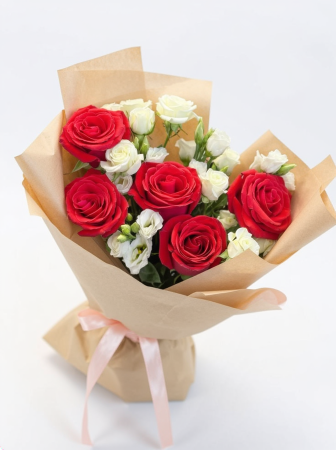 Love - Buchet trandafiri roșii cu accente albe