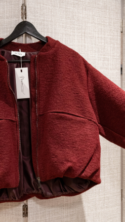 Jacheta bomber premium italiana, din boucle 65% lana, cu umeri lasati si fermoar frontal, stil elegant [1]