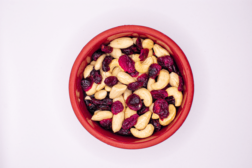 Cum a început totul? Din dorința de a oferi copiilor noștri o gustare sănătoasă, 100% naturală, am creat mixuri nutriționale din nuci