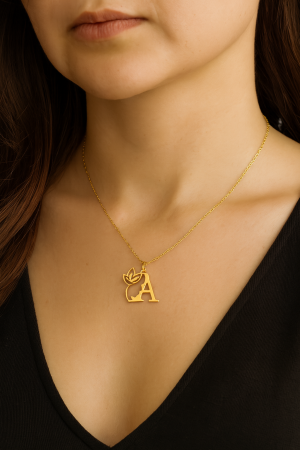 CADOURI PERSOANA IUBITA - Lănțișor  cu inițiala ,,A,, pentru damă , din oțel inoxidabil  placat cu aur de 18K