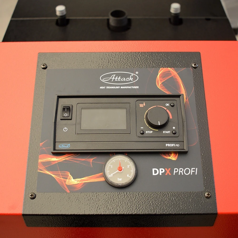 Cazan pe lemne cu gazeificare ATTACK DPX, 35 kW, volum manta apa 110 litri, grosime camera ardere 6 mm, randament 91%, lungime maxima bustean 65 cm, cos evacuare Ø150 mm [11]