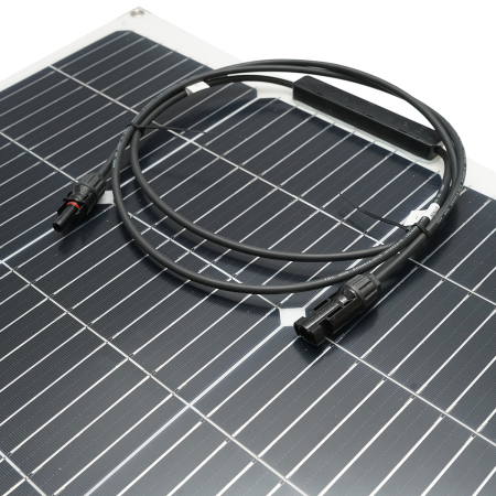 Panou solar flexibil portabil 100W monocristalin, Vmp ~18V, pentru sisteme 12V/24V cu regulator; dimensiuni 1060×535×3 mm. [4]