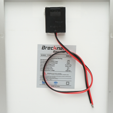 Panou solar FV Breckner Germany BK87421, policristalin 10W, Vmp ~18V, Voc ~21–22V, Imp ~0.55A, Isc ~0.57–0.58A. Dimensiuni 350×240×17mm, ~0.8kg, ramă aluminiu eloxat, cutie jonctiune IP65, cablu inclus. [3]