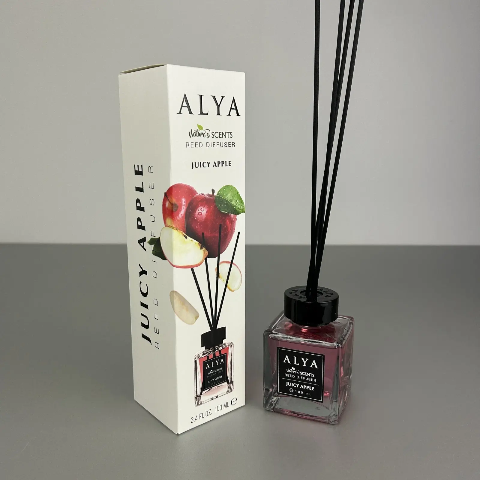 Parfum de cameră cu bețișoare Alya, Măr/Juicy Apple, difuzor de parfum elegant pentru casă, 100 ml, ideal pentru spații interioare [1]