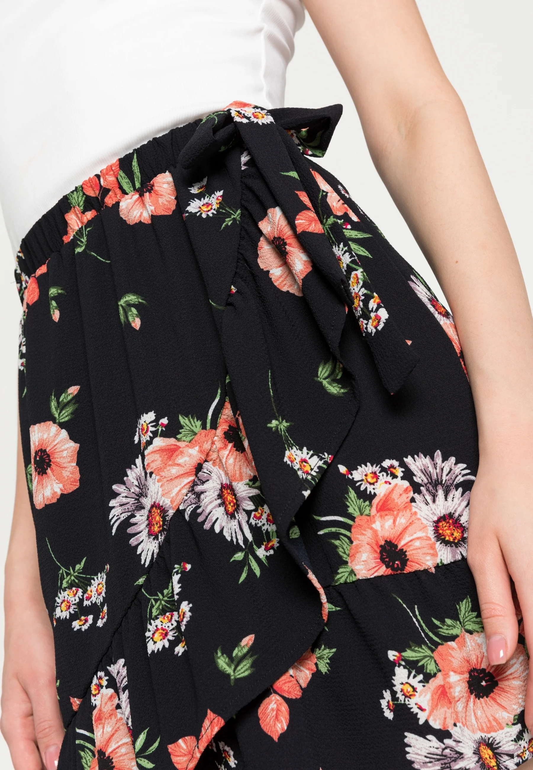 Fustă damă Only tip petrecută, neagră cu imprimeu floral [5]