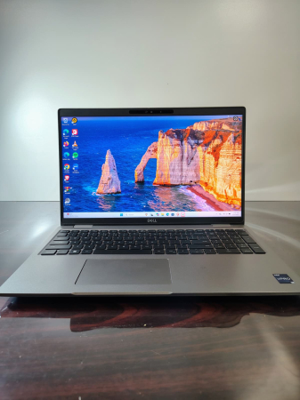 Echipamente IT si electronice - Dell Latitude 5540 Laptop Refurbished - I7 Gen 13, 32GB RAM, 256GB NVMe, Windows 11 Pro, Office inclus