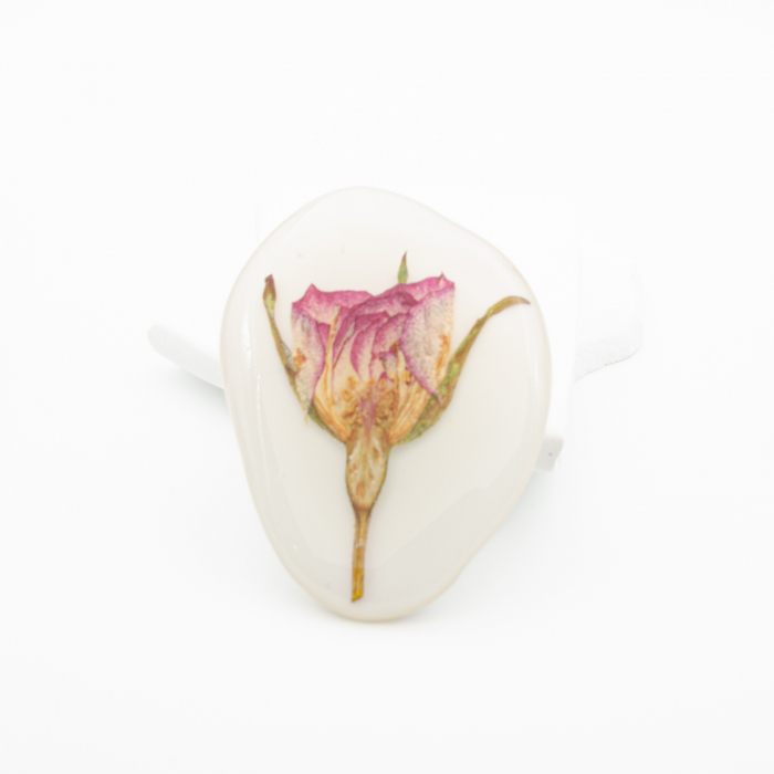 GARDEN - Brosa pin cu un trandafir natural roz [1]