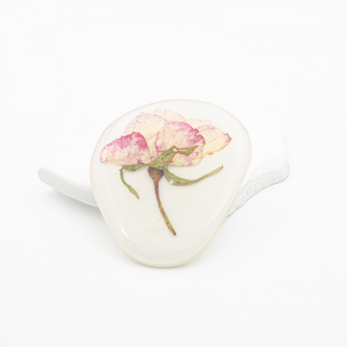 GARDEN - Brosa pin cu un trandafir natural roz [7]