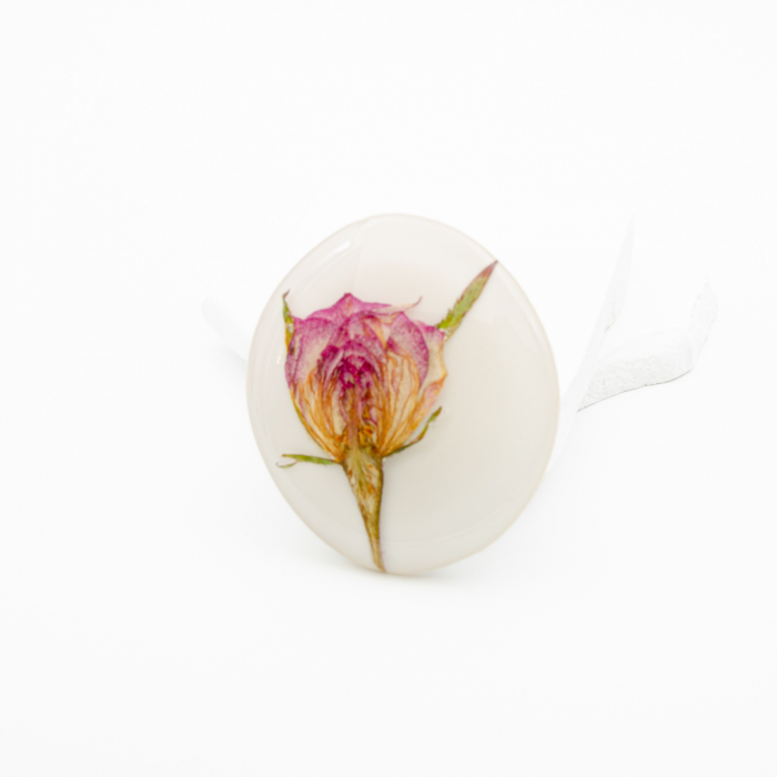GARDEN - Brosa pin cu un trandafir natural roz [2]