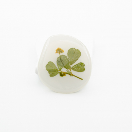 IDILIC - Brosa pin cu o floare galbena si detalii verzi Broșe - IDILIC - Brosa pin cu o floare galbena si detalii verzi
