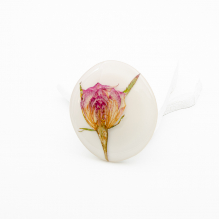 GARDEN - Brosa pin cu un trandafir natural roz [1]