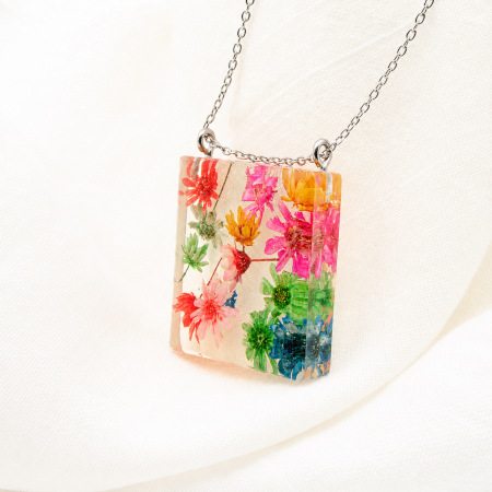 Coliere - CURCUBEU - Colier cu flori naturale multicolore