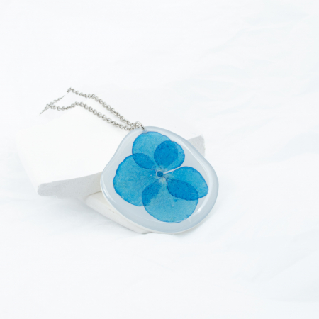 LIGHT - Colier în forma neregulată cu un o hortensie naturală Coliere - LIGHT - Colier în forma neregulată cu un o hortensie naturală