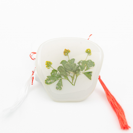 IDILIC FEEL - Felicitare cu Mărțișor bijuterie cu o floare galbena si detalii verzi [3]