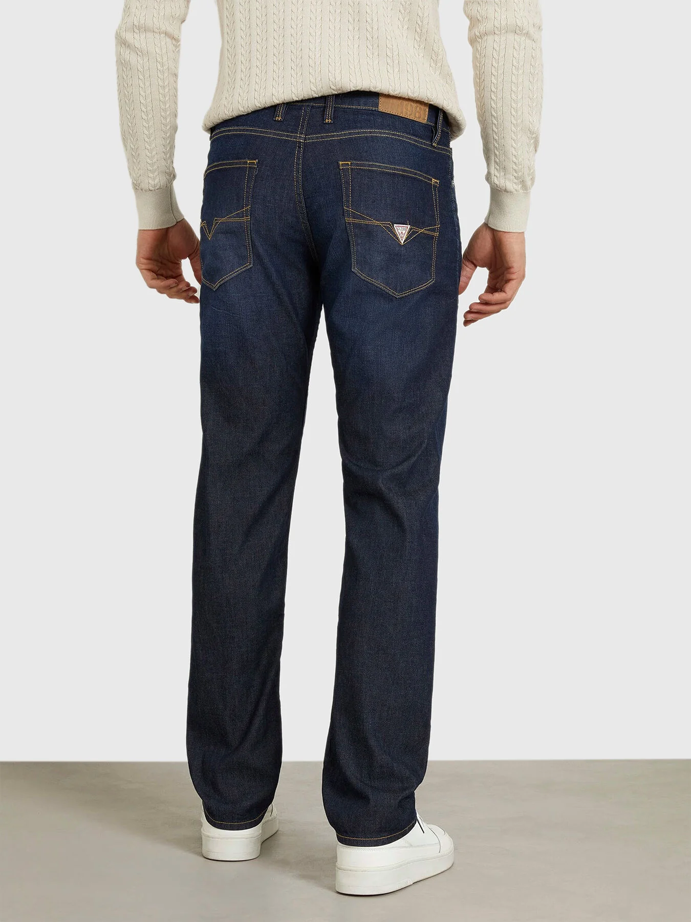 GUESS JEANS BARBATI [2]