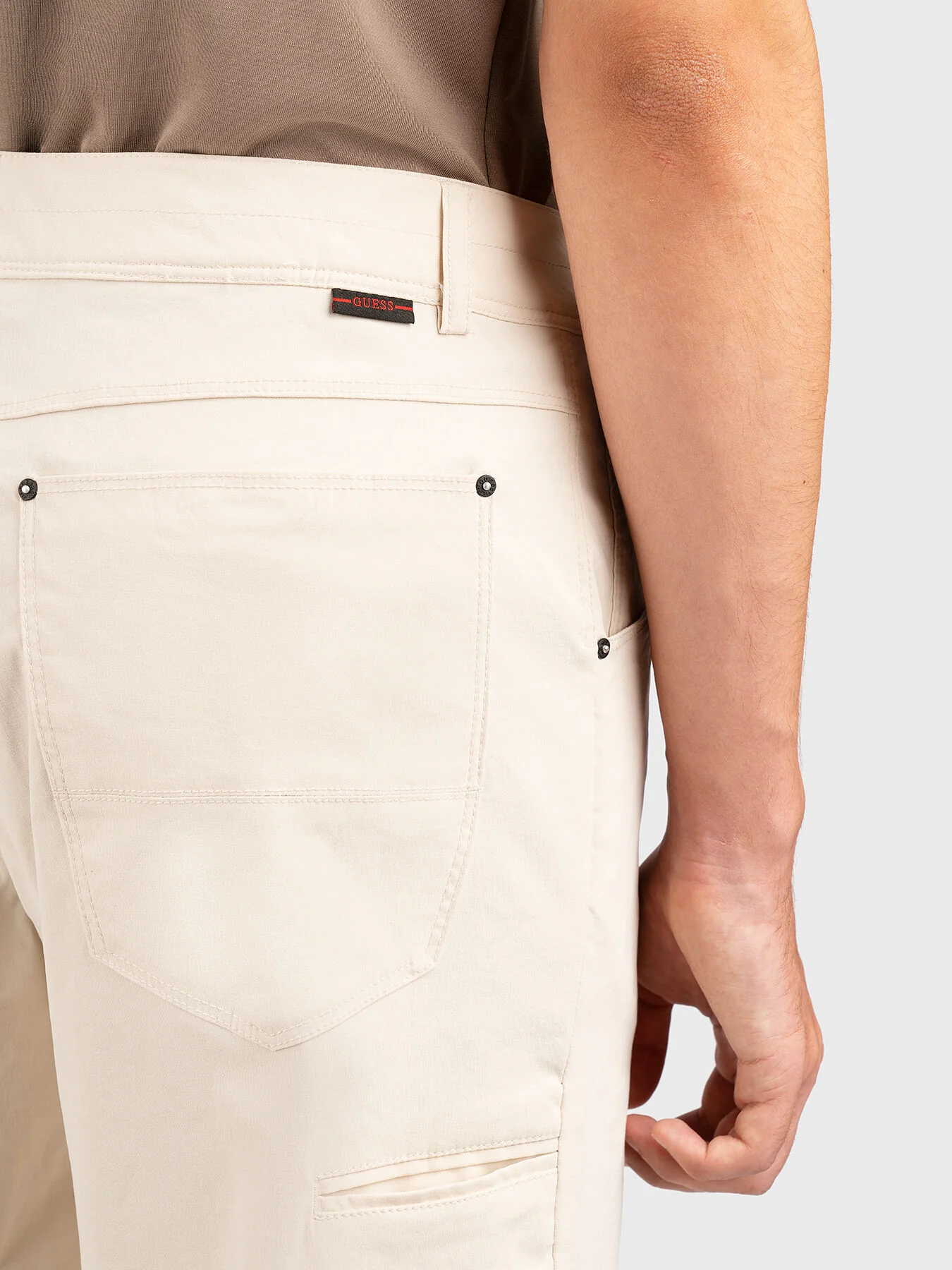 GUESS PANTALON BARBATI [2]