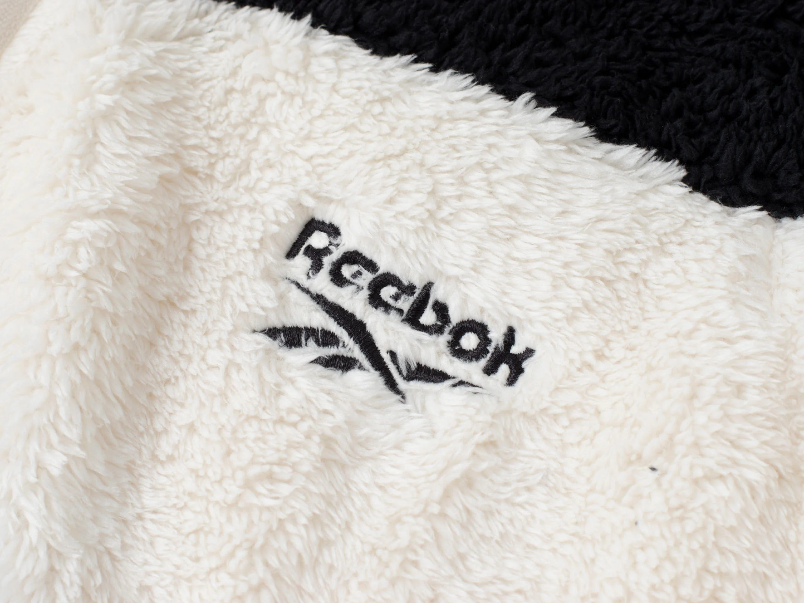 REEBOK GEACA TEDDY BARBATI [1]