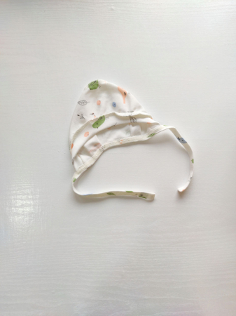 Hainute pentru copii - Caciulita cu șiret Pampy Birds