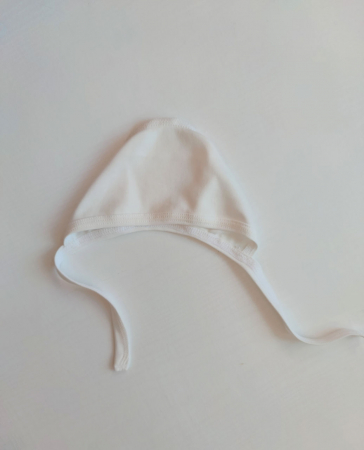 Hainute pentru copii - Caciulita cu șiret Pampy Ivory