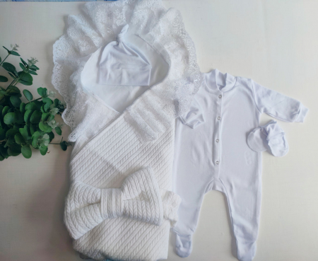Plicuri pentru nounascuti - Setul pentru externarea Alb cu pelincuta cu dantela