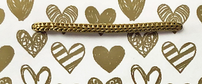 Punga de cadou medie cu model inimioare aurii [3]