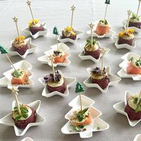 Mini fenyőfa alakú tányér, cukornádból / 100 × 85 × h15 mm / 20 db   [2]