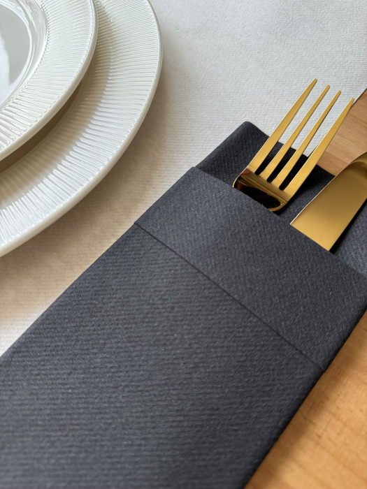 Evőeszköztartó zsebszalvéta Linclass mandzsettával – Fekete / 40 × 40 cm / 75 db [4]