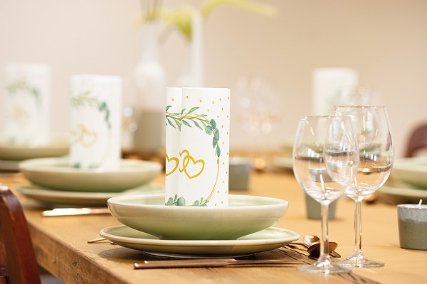 Ünnepi asztali szalvéták, Linclass – Eukalyptus-Hertz (eukaliptusz levelek és szívecskék) / 40 × 40 cm / 50 db [2]