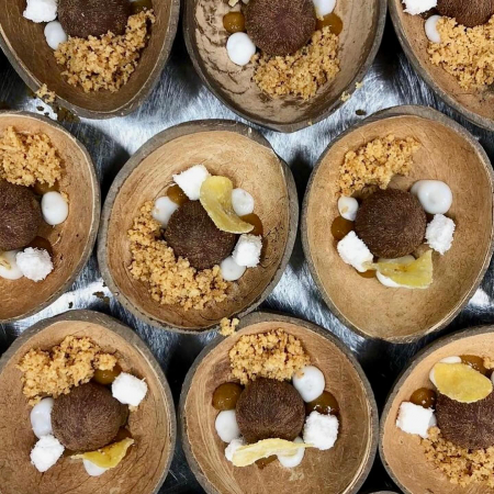 Kókuszdió héjából készült, ovális tálka / 150 ml / kb. Ø 110/150 × h60/90 mm / 10 db   [1]