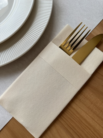 Evőeszköztartó zsebszalvéta Linclass mandzsettával – Krém (pezsgő) / 40 × 40 cm / 50 db [2]