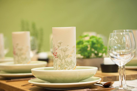 ÜNNEPI SZALVÉTÁK – MÁRCIUS 1 & 8 - Ünnepi asztali szalvéta Linclass – Aurelia / 40 × 40 cm / 50 db