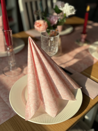 ÜNNEPI SZALVÉTÁK – MÁRCIUS 1 & 8 - Ünnepi asztali szalvéták, Linclass – Mika / 40 × 40 cm / 12 db