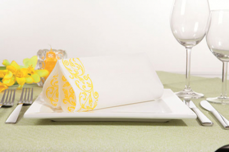 ÜNNEPI SZALVÉTÁK – MÁRCIUS 1 & 8 - Ünnepi asztali szalvéták, Linclass – Rob (sárga kontúr) / 40 × 40 cm / 50 db