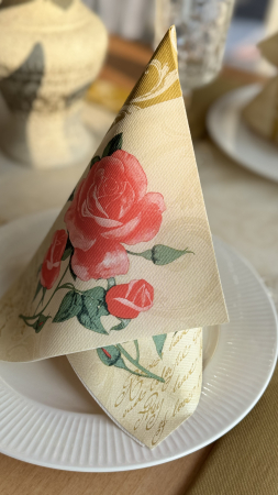 ÜNNEPI SZALVÉTÁK – MÁRCIUS 1 & 8 - Ünnepi asztali szalvéták, Linclass – Romantic (Arany) / 40 × 40 cm / 12 db