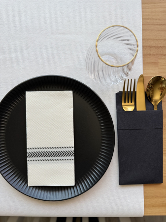 Ünnepi Softpoint szalvéta hajtogatva 1/8 – Classic Point Fekete / 40 × 40 cm / 50 db [1]