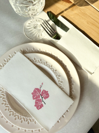 Ünnepi asztali szalvéta, Softpoint – Shija (rózsaszín orchidea minta) / 40 × 40 cm / hajtogatva 1/8, 50 db [3]