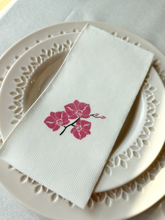 ÜNNEPI SZALVÉTÁK – VALENTIN-NAP - Ünnepi asztali szalvéta, Softpoint – Shija (rózsaszín orchidea minta) / 40 × 40 cm / hajtogatva 1/8, 50 db