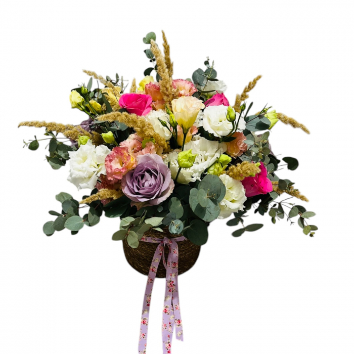 Aranjament floral cu trandafiri lila și roz, lisianthus albi si roz. [2]