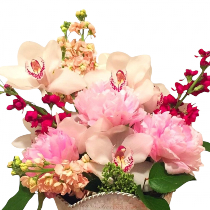 Aranjament floral bujori roz și cymbidium alb [2]