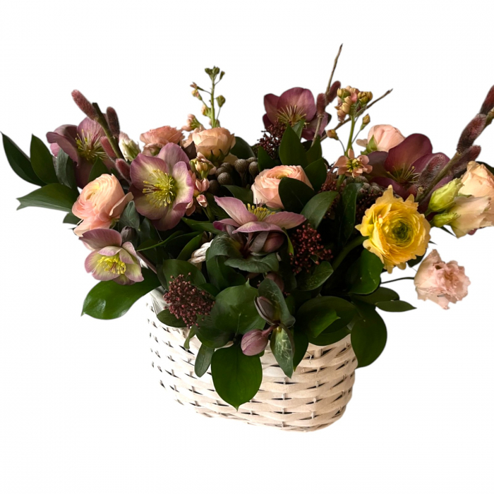 Aranjament floral in cos cu ranunculus, helleborus, matthiola, brunia si lisianthus. [2]