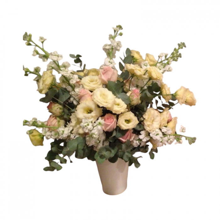 Aranjament floral trandafiri roz, matthiola albă, lisianthus [1]
