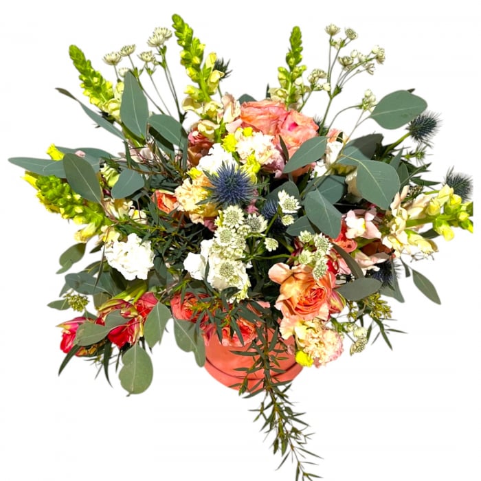 Aranjament floral în cutie cu trandafiri, lisianthus, astrantia și eryngium [3]