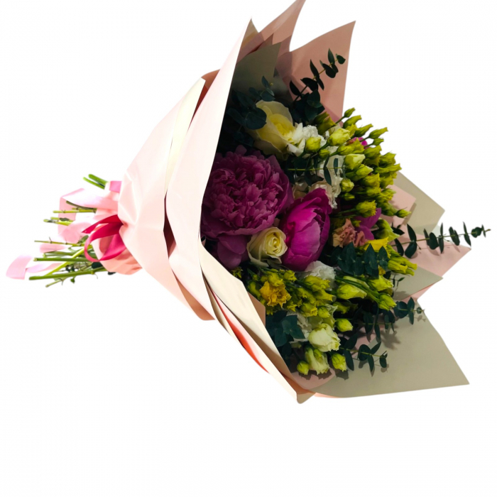 Buchet bujori roz, trandafiri albi, lisianthus albi si roz [3]
