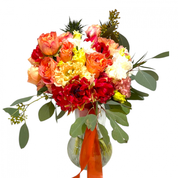 Buchet de mireasa sau nasa cu trandafiri, lisianthus, lalele si eryngium. [1]