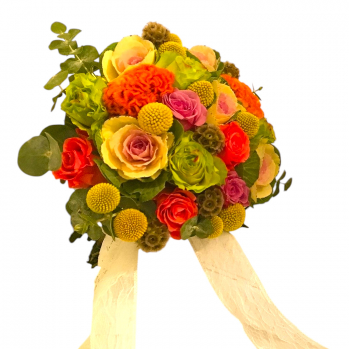 Buchet de mireasă cu trandafiri, celosia și brassica. [1]