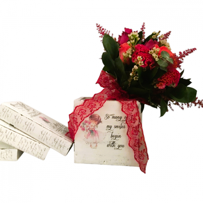 Buchet de nașă bordeaux din trandafiri, celosia, astilbe și wax. [2]