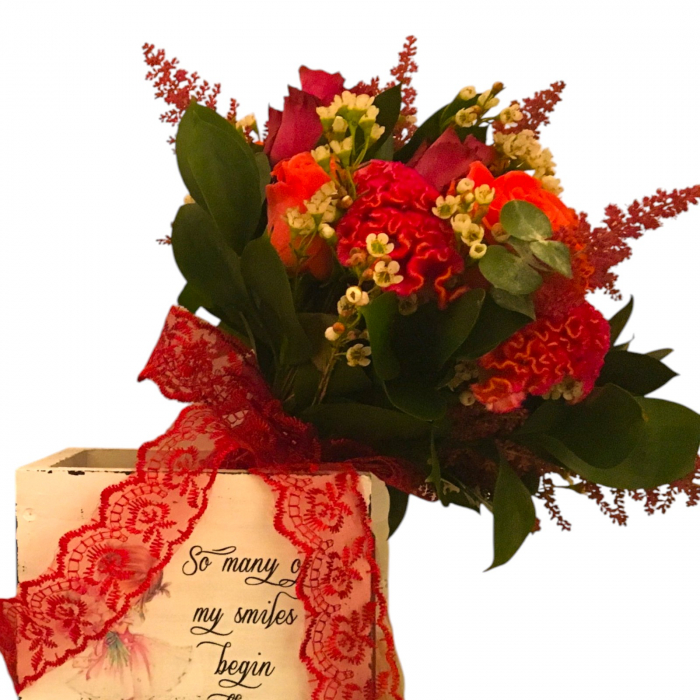 Buchet de nașă bordeaux din trandafiri, celosia, astilbe și wax. [3]