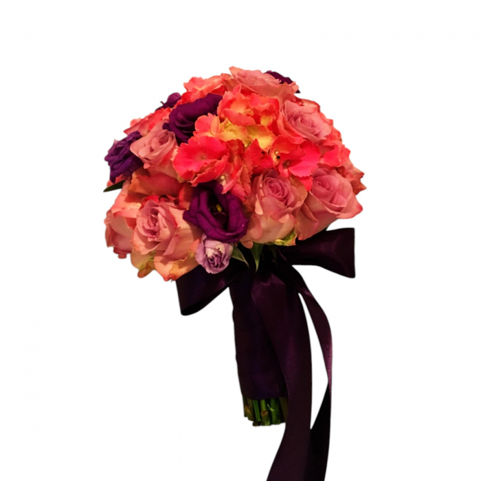 Buchet de nasa cu hortensie, trandafiri si lisianthus. [1]