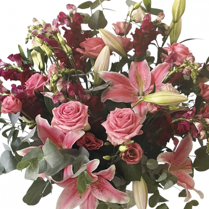Buchet în vază crin regal roz, trandafiri roz, lisianthus roz, antirrhinum burgundy [2]